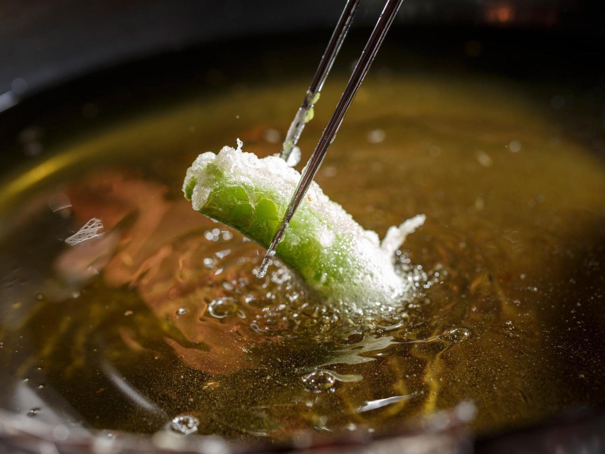 Hotel The Celestine Kyoto Gion Exteriér fotografie A spring roll being dipped in hot oil