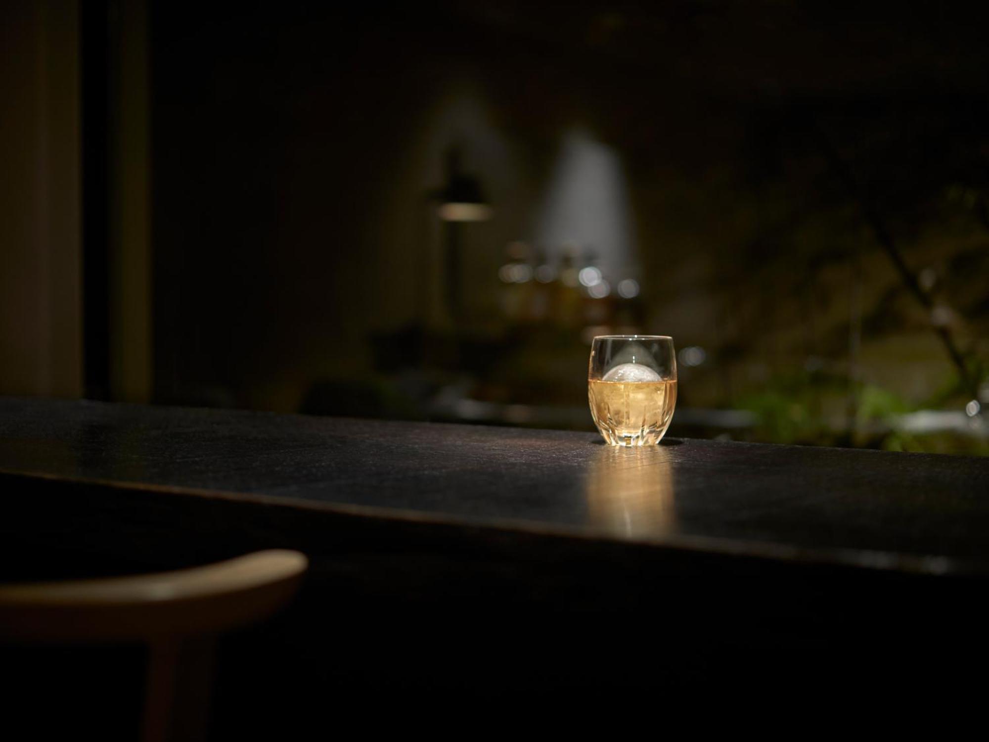 Hotel The Celestine Kyoto Gion Exteriér fotografie A glass of Japanese whisky